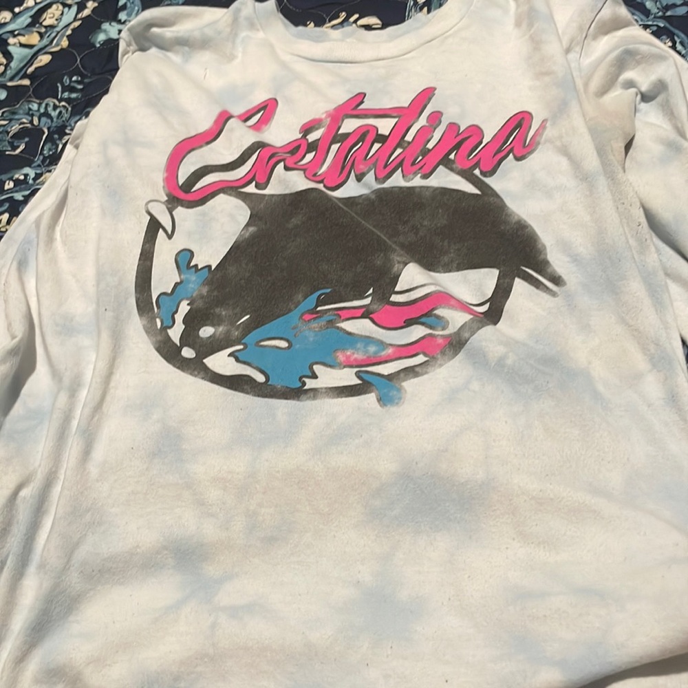 This is made to be a under shirt but it can be a base shirt. Made for women too.